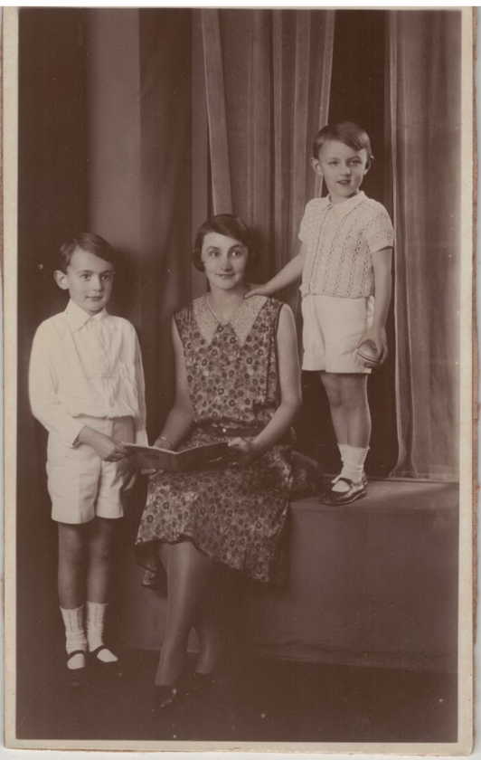 Christmas 1930, John Pepperell Guthrie Dow &amp; Eric Dow So where is David